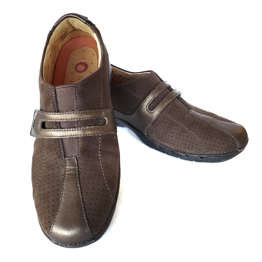 CLARKS Unstructured brown suede velcro closure